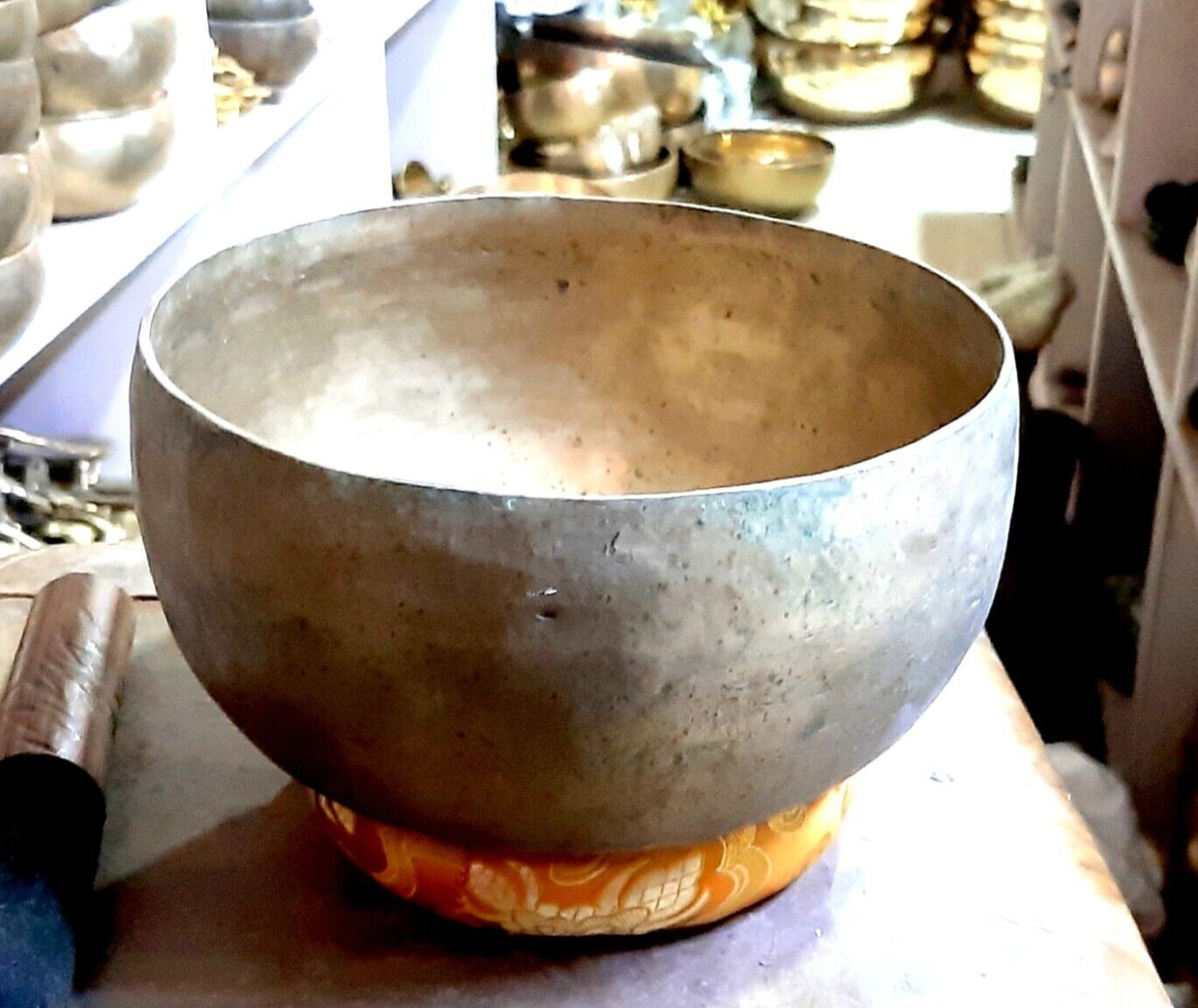 antique thadobati singing bowl-himalayan collected bowl-old tibetan singing bowl